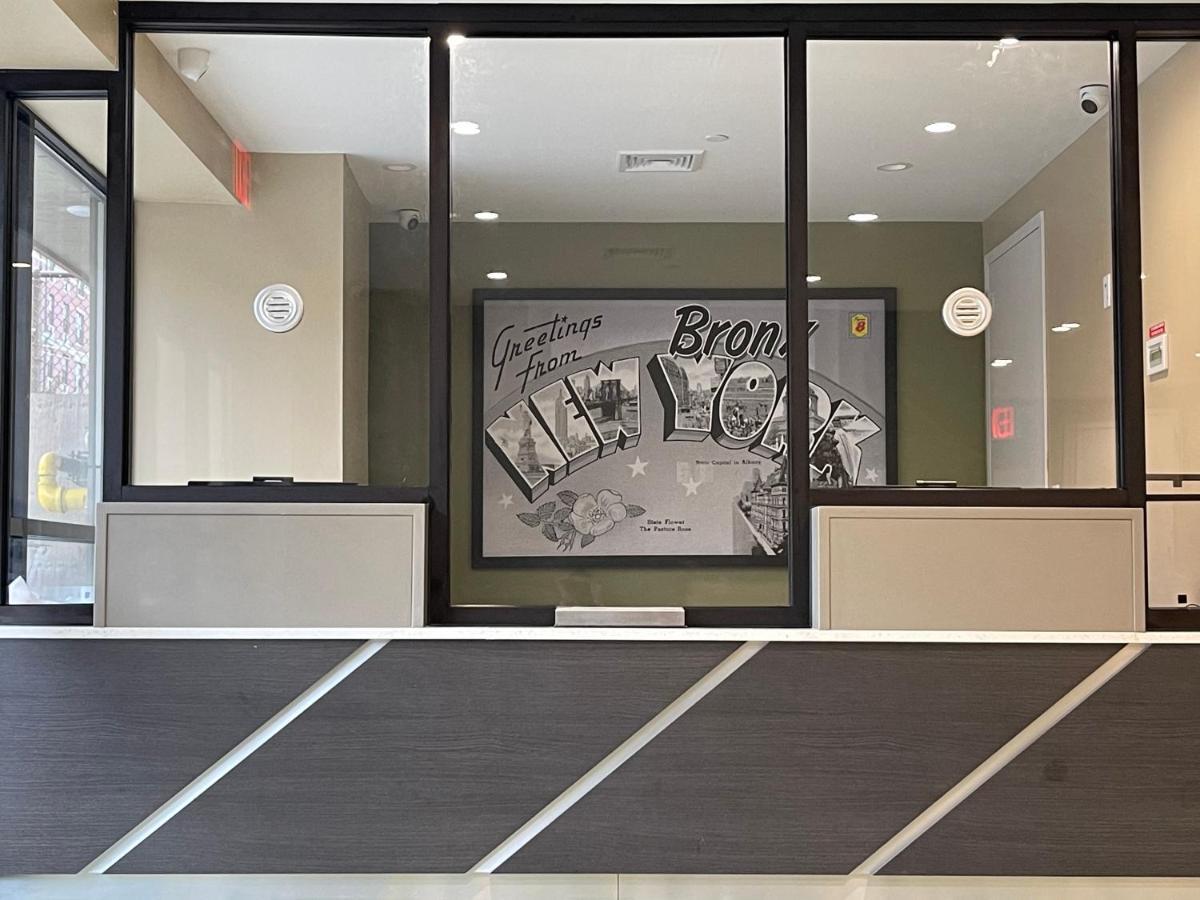 ホテル Super 8 By Wyndham Bronx Near Botanical Garden ニューヨーク エクステリア 写真